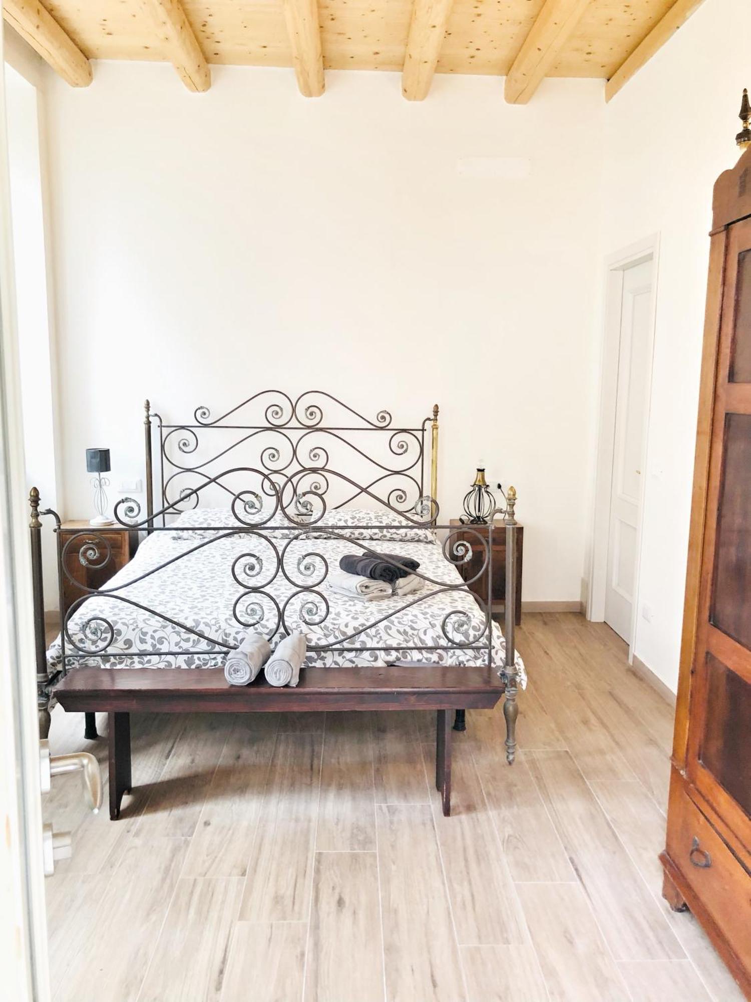 몬테 이솔라 Casa Barteei B&B 외부 사진